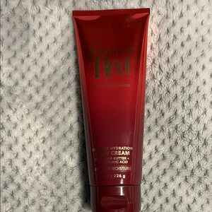 Bath & Body Works Forever Red Moisturizing Body Cream - Red and Gold